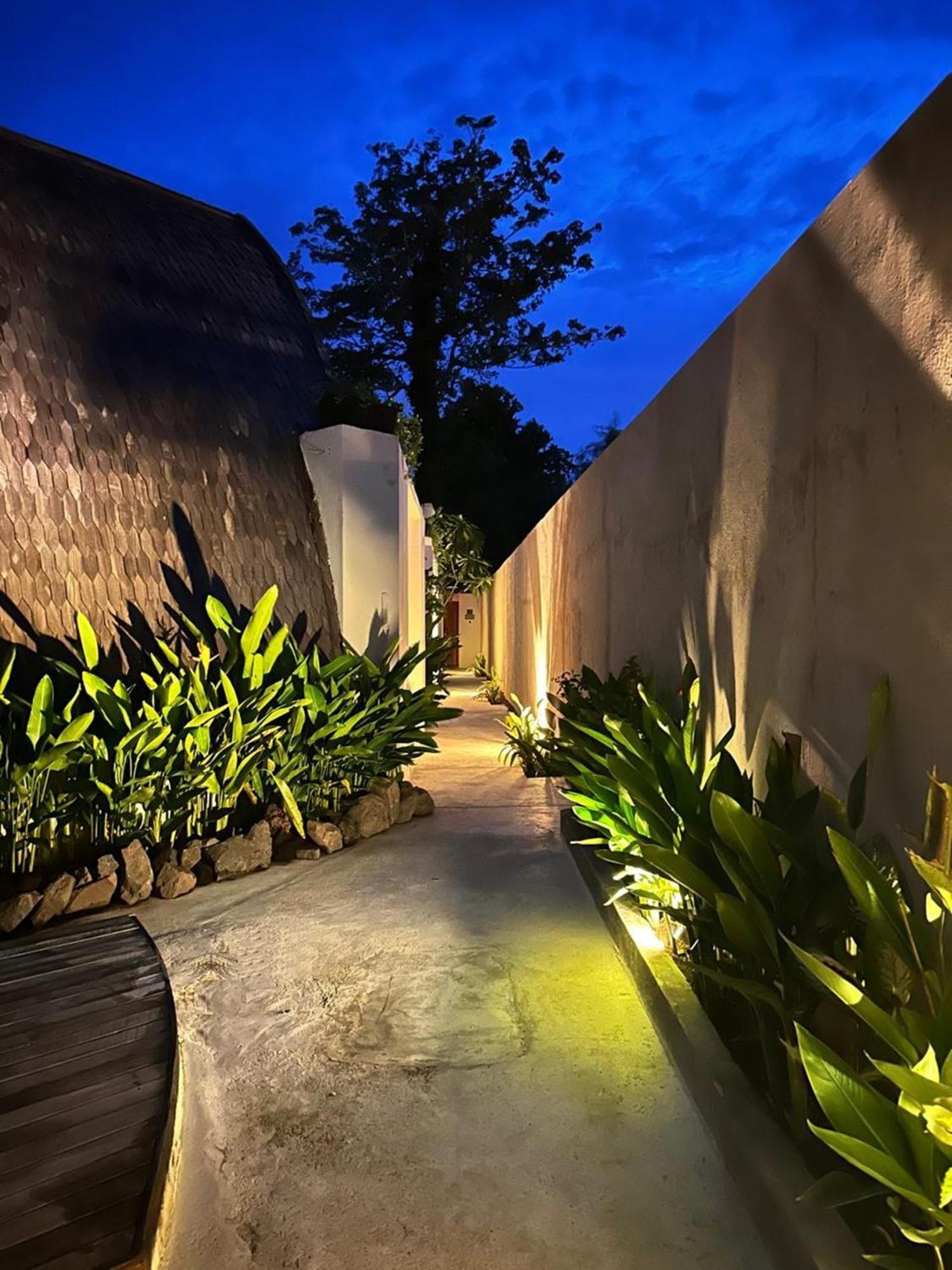 Abian Klumpu Villa & Spa Санур Экстерьер фото